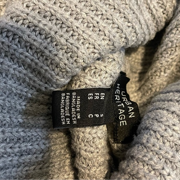 Cowl neck / turtle neck sweater - Picture 2 of 3